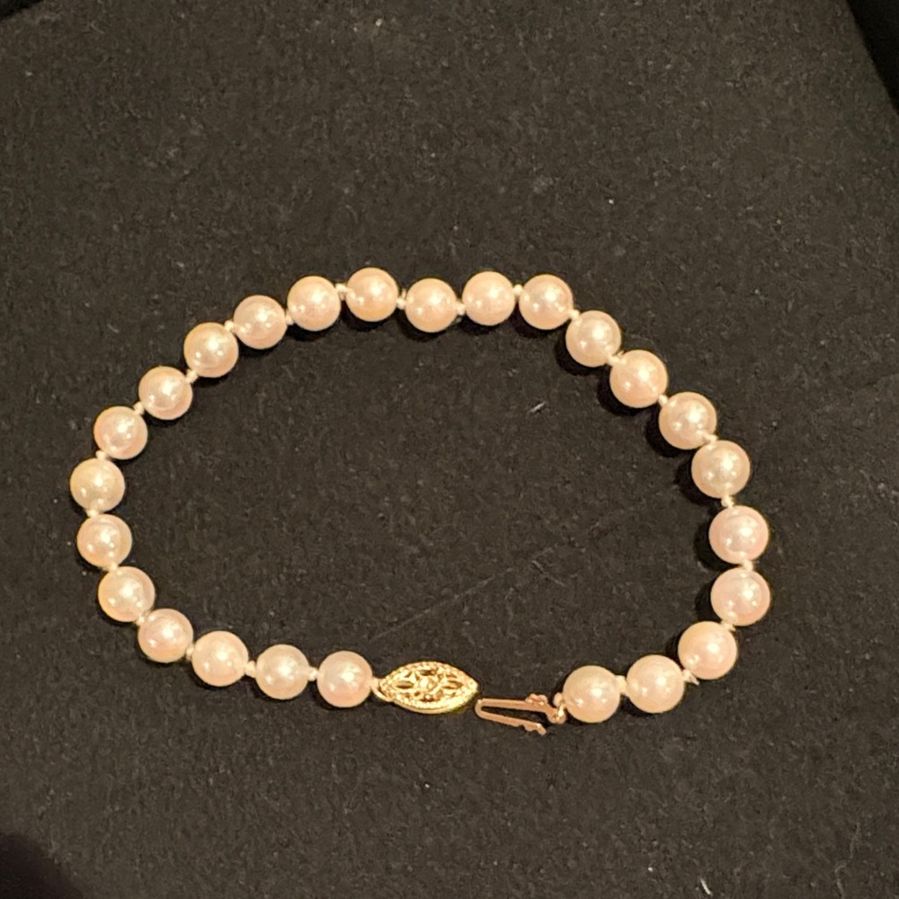 Elegant Gold Pearl Bracelet